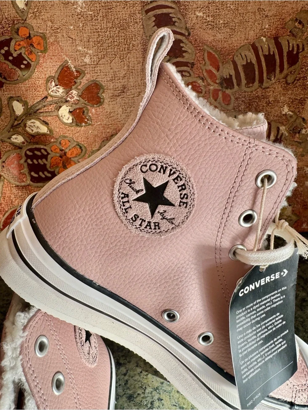 NWT Converse Kids High-Top Sneakers in Pink and White w/ Fleece Lining